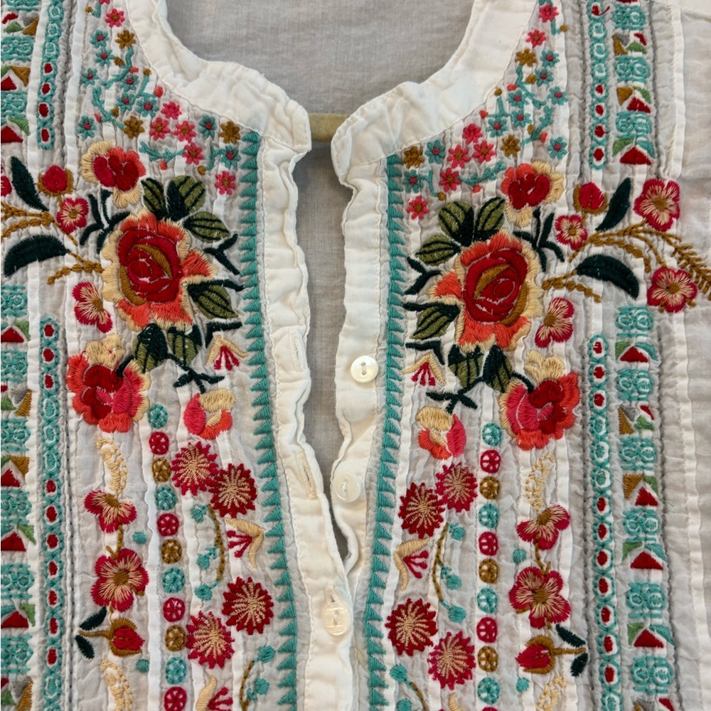 Johnny Was White and Red Blouse with Elegant Design - Picture 3 of 7